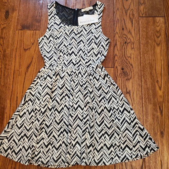 Womens dress - Picture 2 of 3